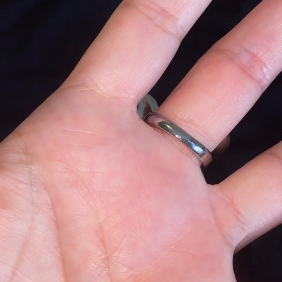 EXPRESS Triple Flower Silver Ring - Picture 3 of 6